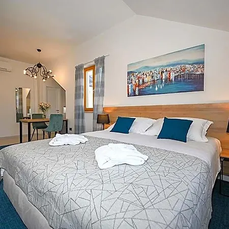 Casa Laurea 4*